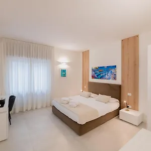 lo-studio-di-viale-lo-re-camere-caffe.lecce-hotels.com/